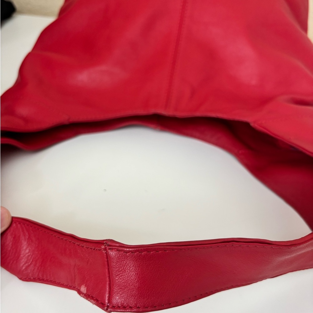 SOFT RED PEBBLE LEATHER HOBO SHOULDER BAG MADE IN ITALY - Picture 7 of 11